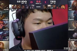 在教练席不